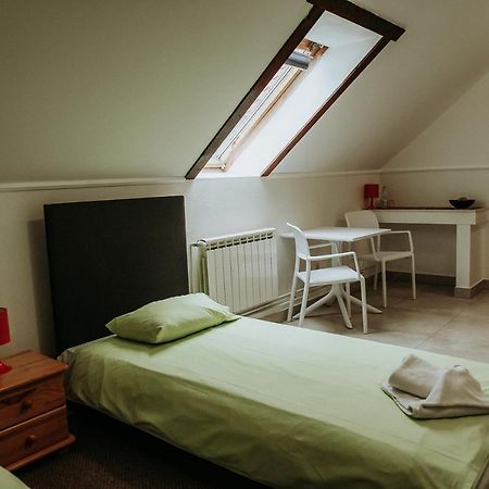 Dos Patos Bed & Breakfast Elk Bagian luar foto