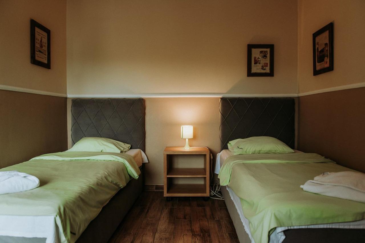 Dos Patos Bed & Breakfast Elk Bagian luar foto